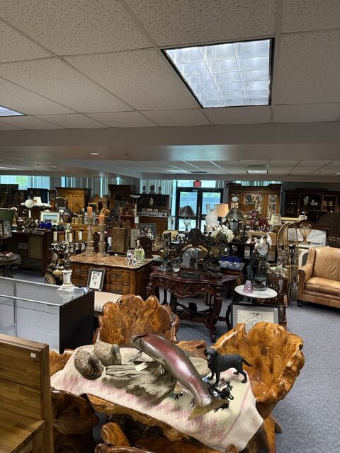 Estate sale merchandise photograph 2
