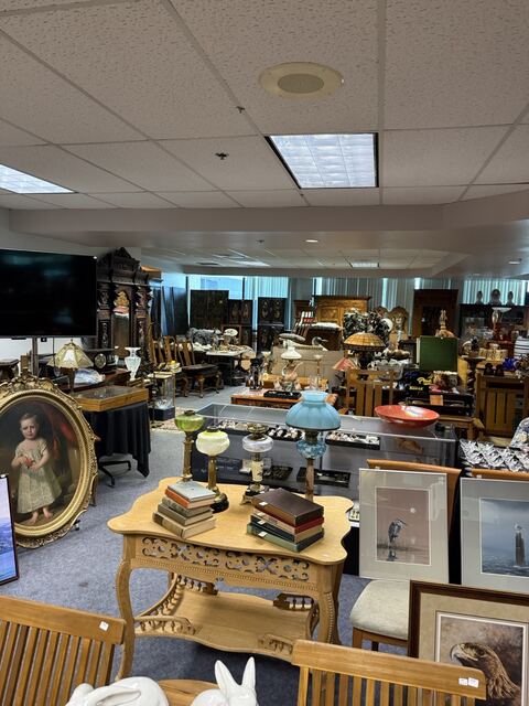Estate sale merchandise photograph 4