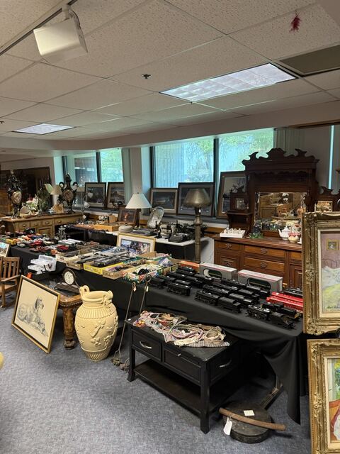 Estate sale merchandise photograph 5