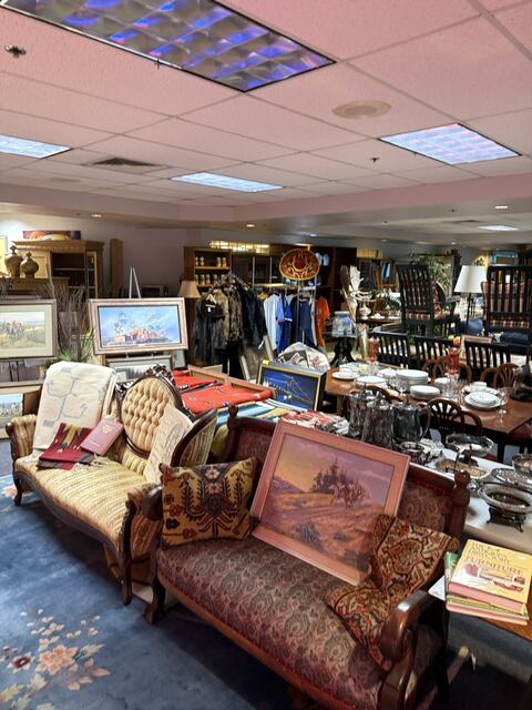Estate sale merchandise photograph 8