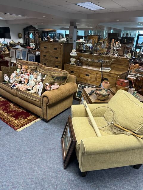 Estate sale merchandise photograph 9