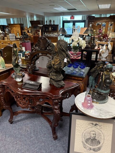 Estate sale merchandise photograph 11