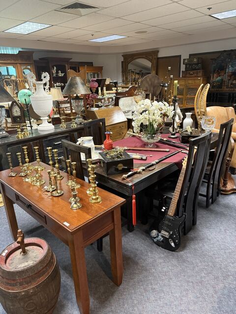 Estate sale merchandise photograph 13
