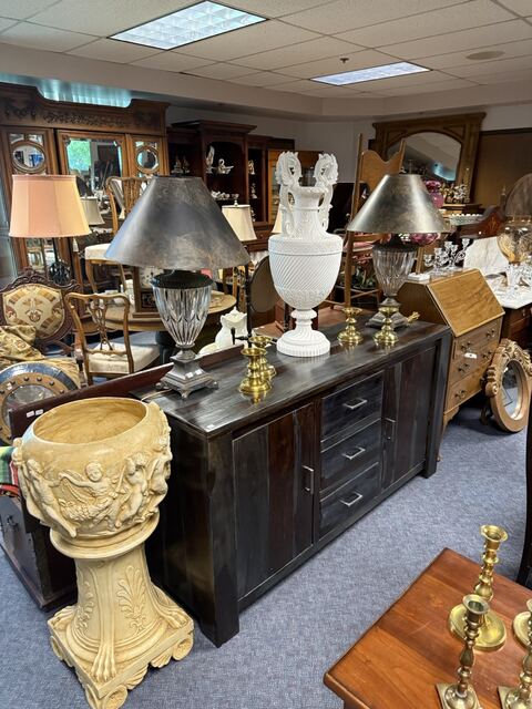 Estate sale merchandise photograph 14
