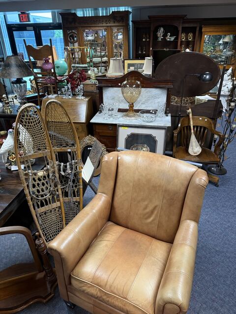 Estate sale merchandise photograph 15