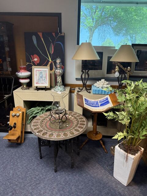 Estate sale merchandise photograph 16