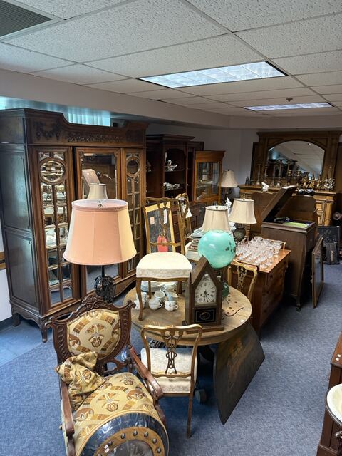 Estate sale merchandise photograph 20