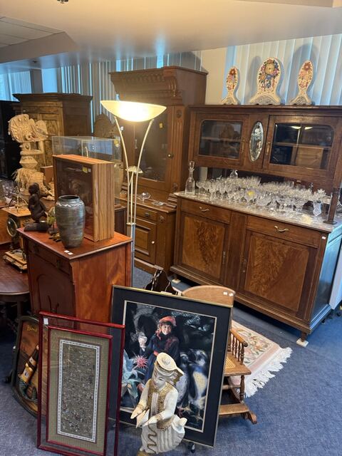 Estate sale merchandise photograph 21