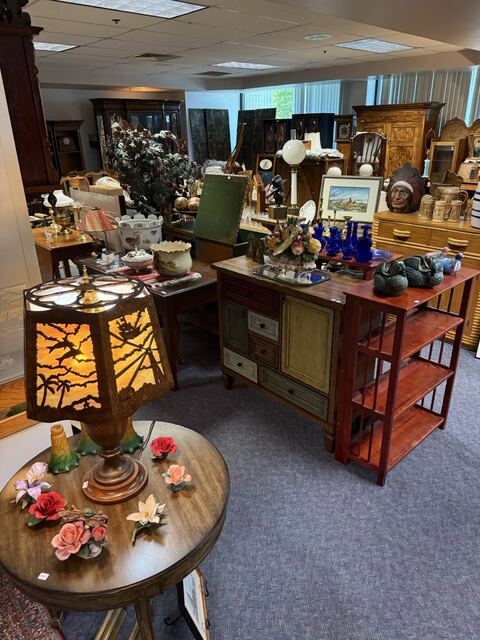 Estate sale merchandise photograph 23