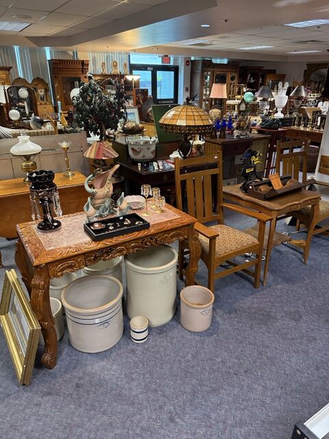 Estate sale merchandise photograph 24