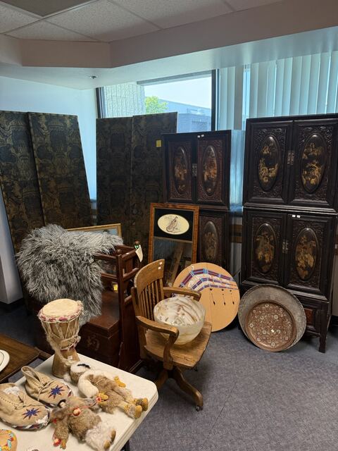Estate sale merchandise photograph 29