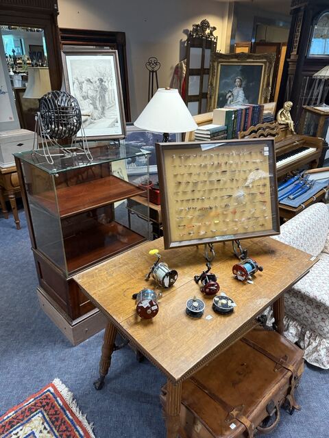 Estate sale merchandise photograph 36