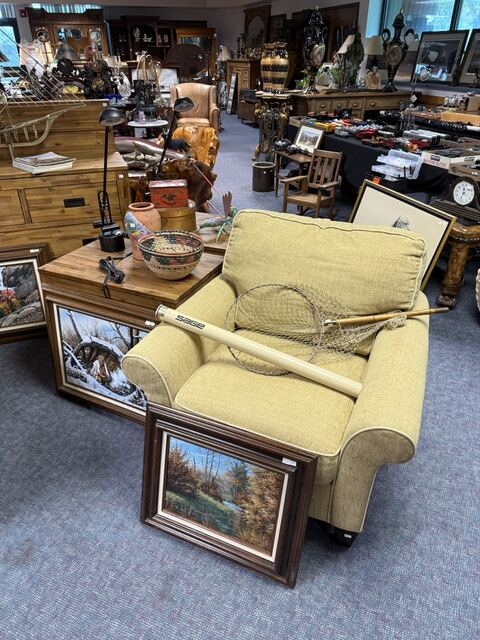 Estate sale merchandise photograph 39