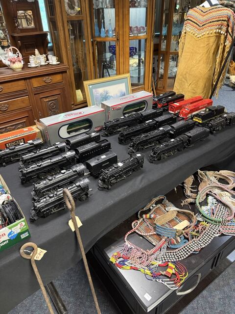 Estate sale merchandise photograph 40