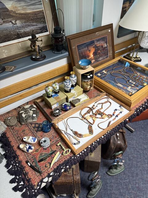 Estate sale merchandise photograph 43