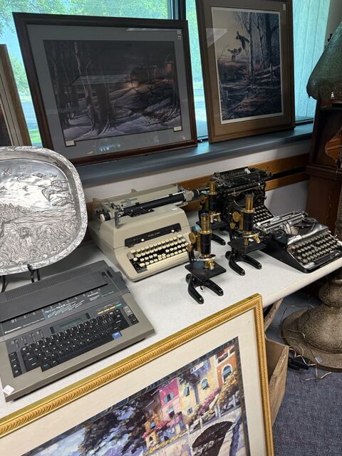 Estate sale merchandise photograph 44