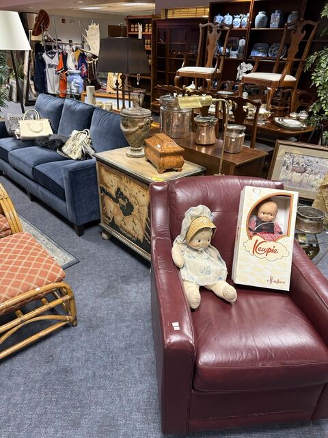 Estate sale merchandise photograph 60
