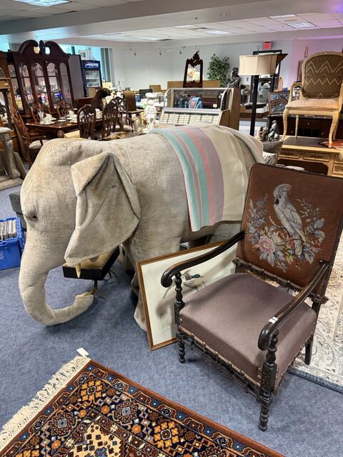 Estate sale merchandise photograph 62