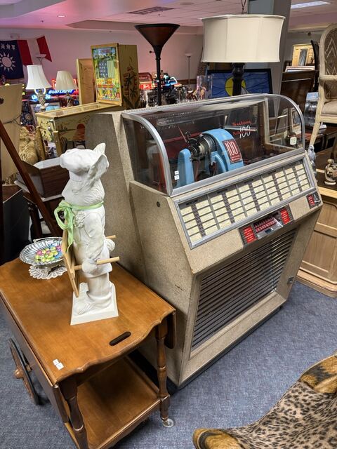 Estate sale merchandise photograph 64