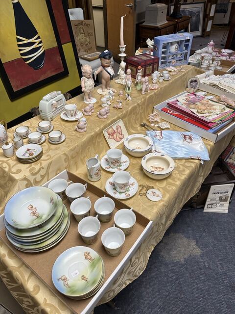 Estate sale merchandise photograph 65