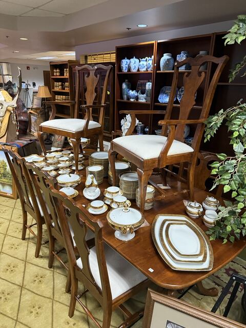 Estate sale merchandise photograph 67