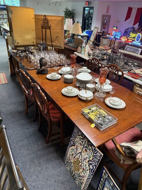 Estate sale merchandise photograph 72
