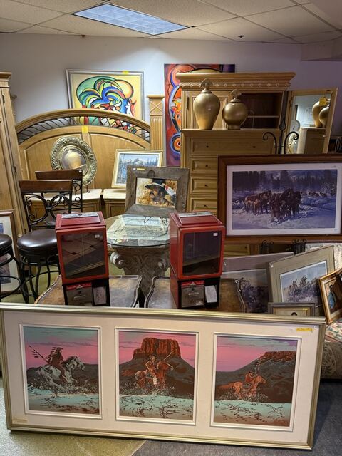Estate sale merchandise photograph 76