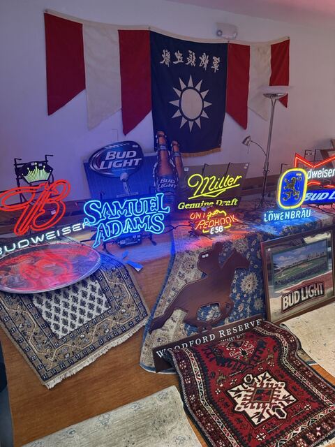 Estate sale merchandise photograph 78