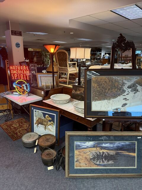 Estate sale merchandise photograph 82