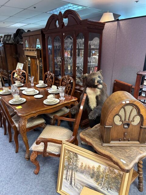 Estate sale merchandise photograph 83