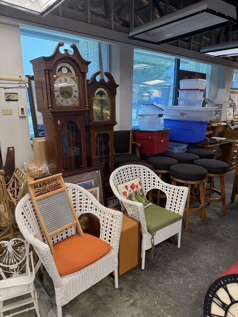 Estate sale merchandise photograph 93