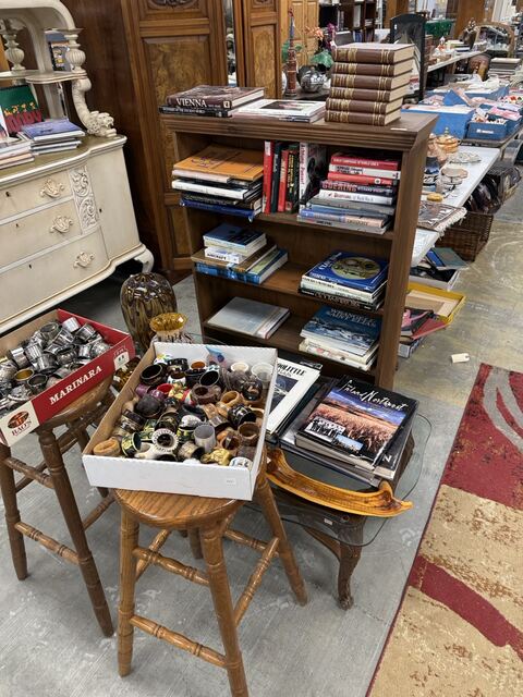 Estate sale merchandise photograph 97