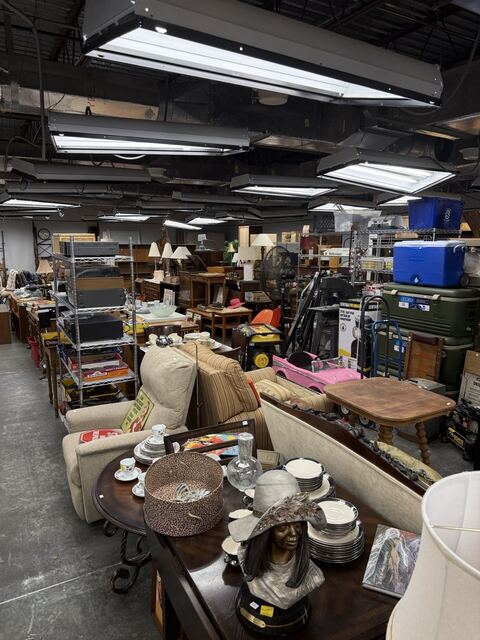 Estate sale merchandise photograph 100