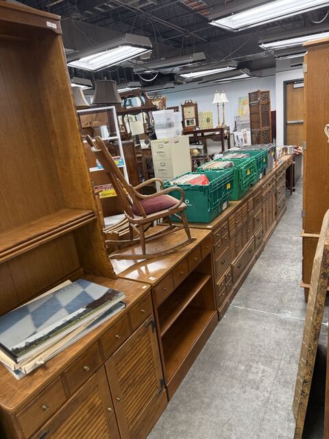 Estate sale merchandise photograph 106