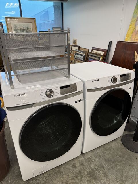 Estate sale merchandise photograph 109