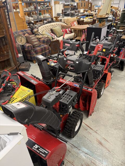 Estate sale merchandise photograph 113