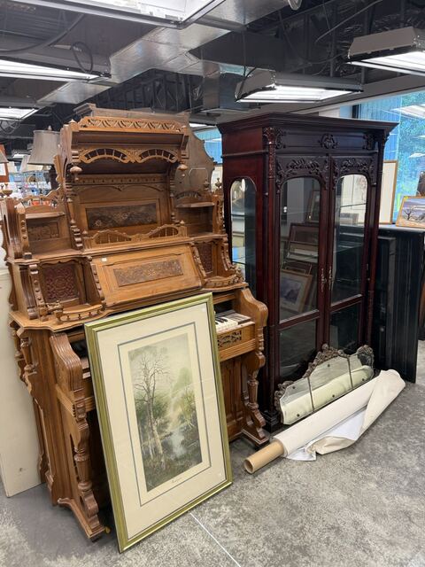 Estate sale merchandise photograph 120