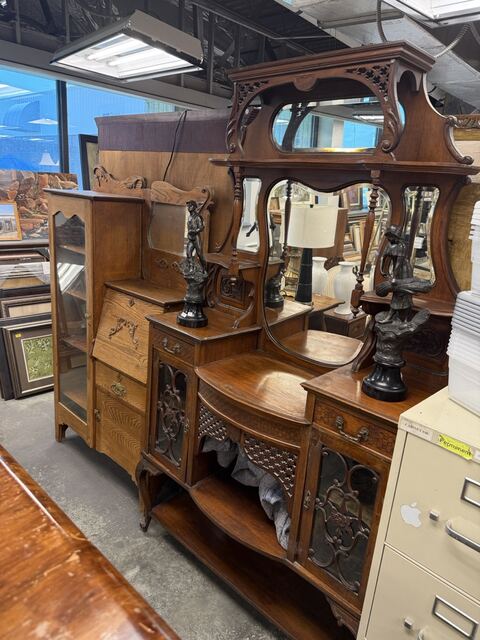 Estate sale merchandise photograph 121