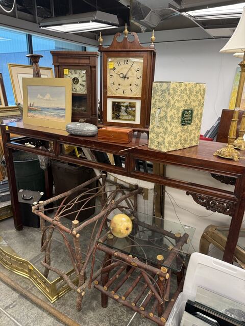 Estate sale merchandise photograph 122