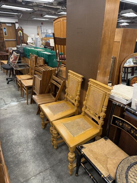 Estate sale merchandise photograph 128